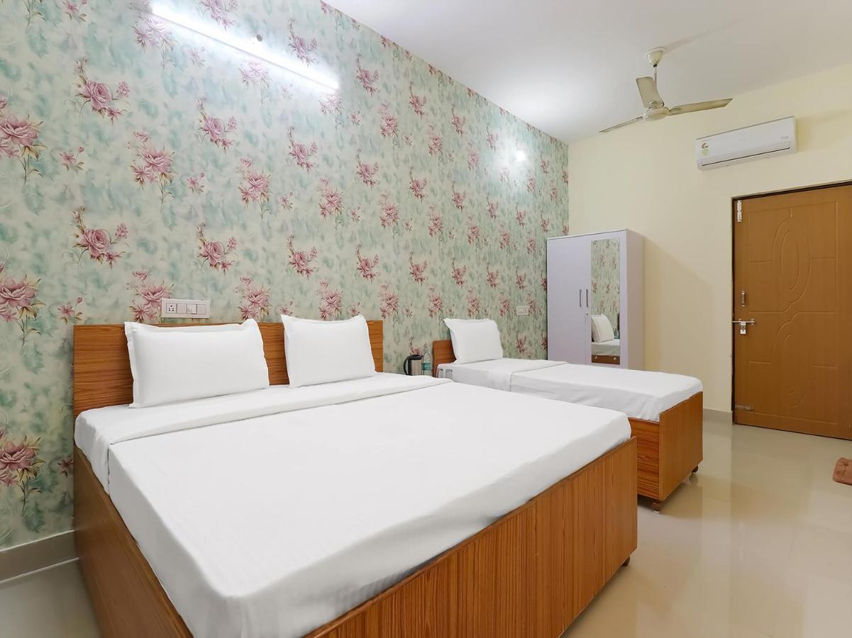 Oyo 84661 Lakshmi Home Stay Jhājra Exteriör bild